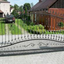 Le portail battant à motorisation avec bras articulé  PBBA 17